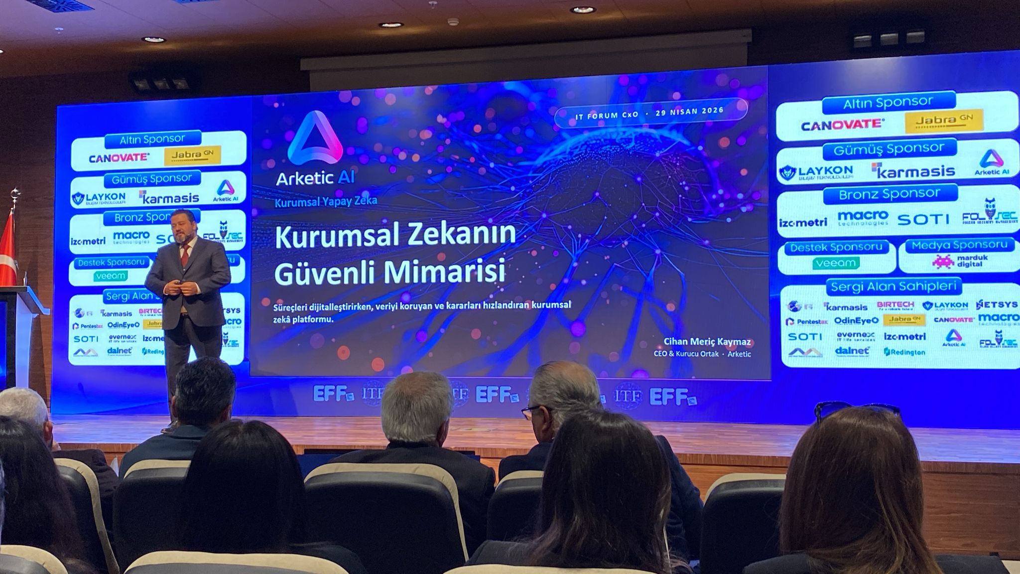 A session on the secure architecture of enterprise intelligence at IT Forum CxO 2026